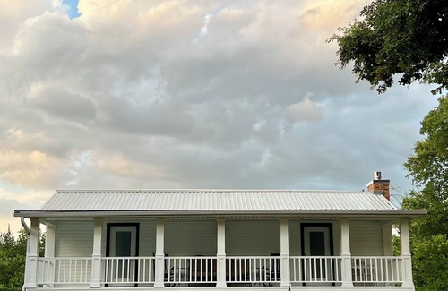 Gober House | Southern Charm on 4 secluded acres! A short distance from DFW & Lake Texoma!