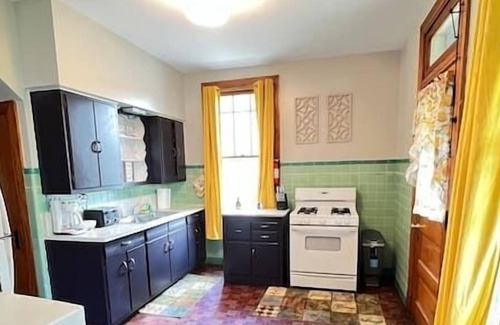 West Price Hill House | Southern Charm Safe Quiet Area 10 Min to Downtwn