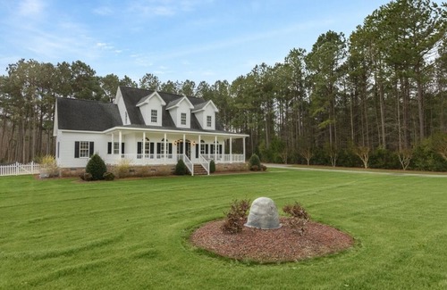 Nash County House | Southern Charm! Theater Room, Hot Tub, Game Space!