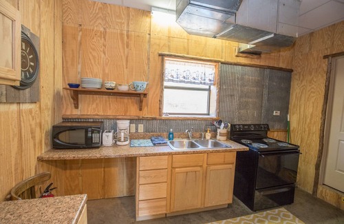 Murfreesboro Cabin | Southern Comfort Cabin- minutes from the river and the lake!