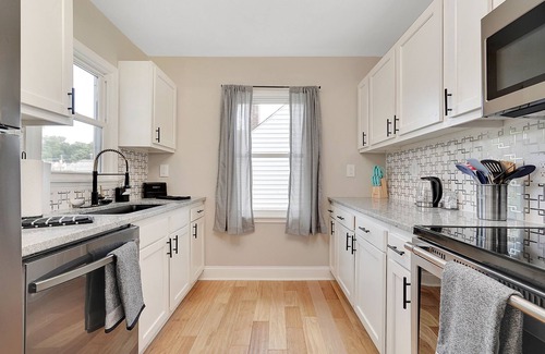 Schnitzelburg House | Southern Family Charmer - Perfect Space & Location with style and comfort!