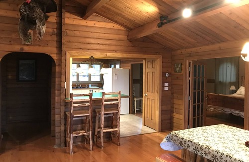 French Lick Cabin | Southern Grace Cabin w/hot tub! Super CLEAN- French Lick, IN book now for FALL