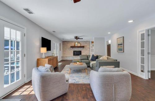 Statesboro House | Southern Splash Retreat Poolside Paradise by GSU