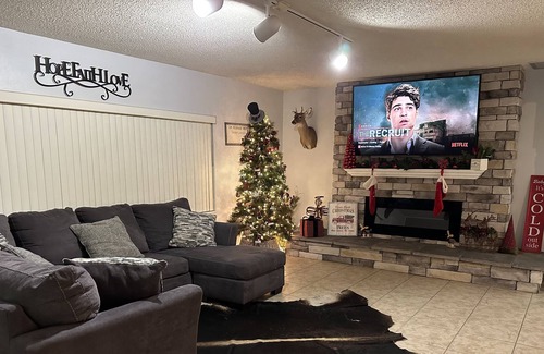 Eagle Lake House | Southern Style Cozy Home,10 Minutes from Lego Land!