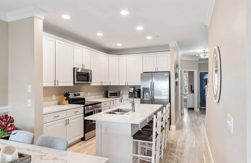 Waters Edge House | Southern Tides At Folly/On Water/1 Block to Downtown/Walk To Beach/Pool
