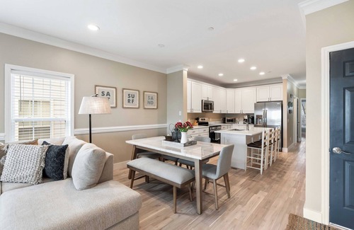 Waters Edge House | Southern Tides At Folly/On Water/1 Block to Downtown/Walk To Beach/Pool