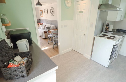 Louth Cottage | SOUTHFIELDS ANNEX, pet friendly, with a garden in Louth