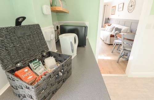 Louth Cottage | SOUTHFIELDS ANNEX, pet friendly, with a garden in Louth
