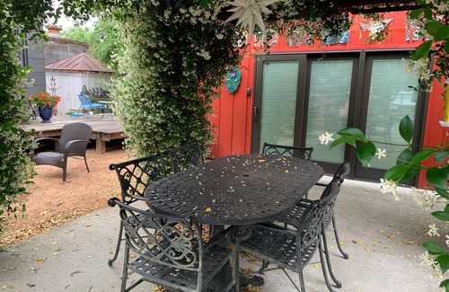 Southtown Cottage | Southtown Guest Cottage is a perfect location to enjoy historic San Antonio.