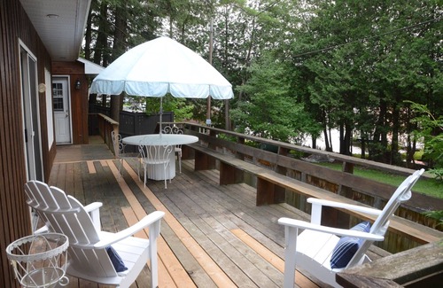 Port Carling House | Southwest exposure with river views at this newly decorated Muskoka cottage!