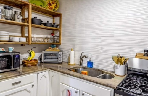 Southside House | Southwestern style home! We are your home away from home & close to everything.