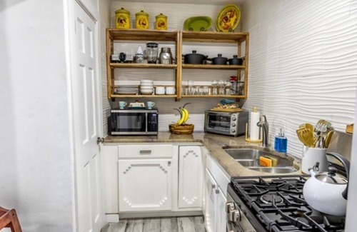 Southside House | Southwestern style home! We are your home away from home & close to everything.