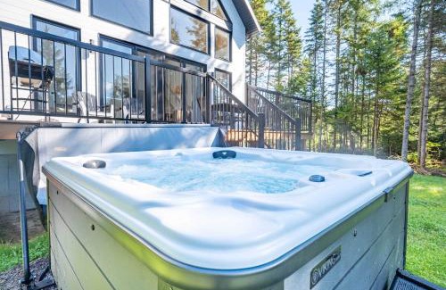Shannon Ski Chalet | Spa and Pool Table - Chalet Ayoka