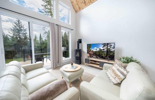 Shannon Ski Chalet | Spa and Pool Table - Chalet Ayoka