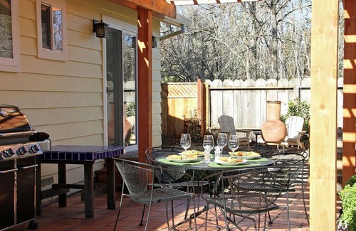 Kenwood House | Spa, Bocce, Bbq Kitchen, Walk or Bike to Wineries, Bikes Included