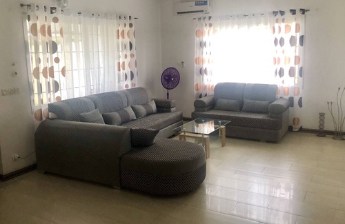 Cocody Villa | Spacious Villa with Garden