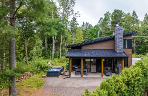 Mauricie Ski Chalet | Spa & River - L'ecureuil