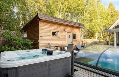 Skalby Villa | Spa Villa in Stockholm - Pool, Jacuzzi, Sauna & Gym