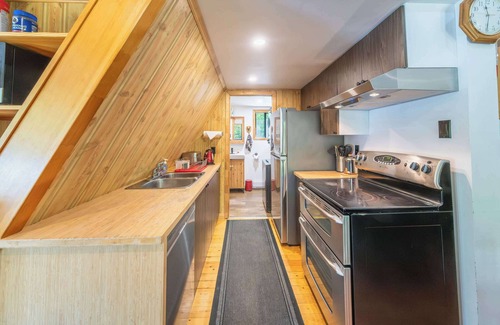 Portneuf Regional County Municipality Ski Chalet | Spa & Waterfront Relaxation - Le Chalet EDGAU