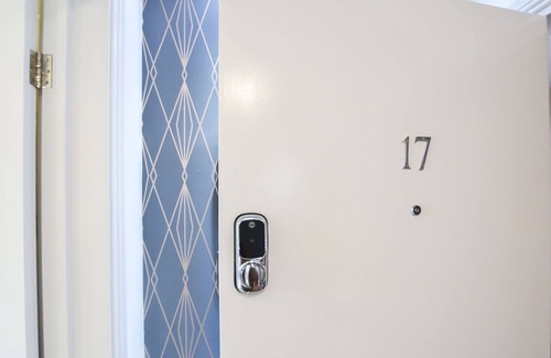 Bray on Thames Apartment | Spacious ground floor Apartment sleeps 4 with free parking from £136 per night