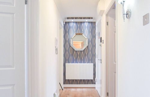 Bray on Thames Apartment | Spacious ground floor Apartment sleeps 4 with free parking from £136 per night