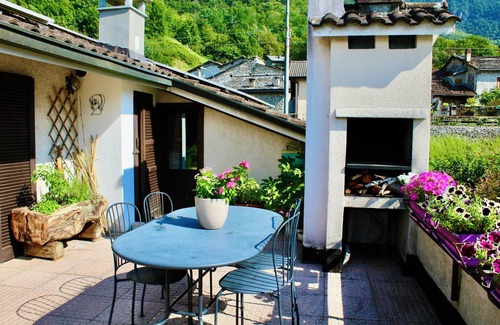 Prata Camportaccio Apartment | Spacious House with Panoramic Terraces overlooking the Alps