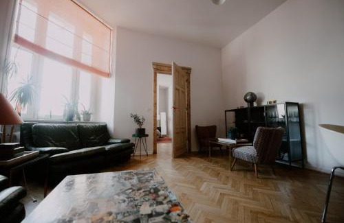 Srodmiescie Apartment | Space Age Residence