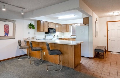 French Lick Villa | Space & Comfort for Groups! Full Kitchen, Outdoor Terrace and FREE Parking!