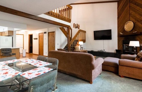 French Lick Villa | Space & Comfort for Groups! Full Kitchen, Outdoor Terrace and FREE Parking!