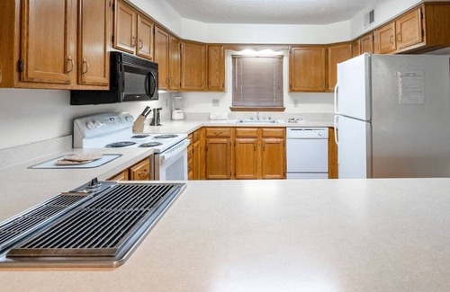 French Lick Villa | Space & Comfort for Groups! Full Kitchen, Outdoor Terrace and FREE Parking!