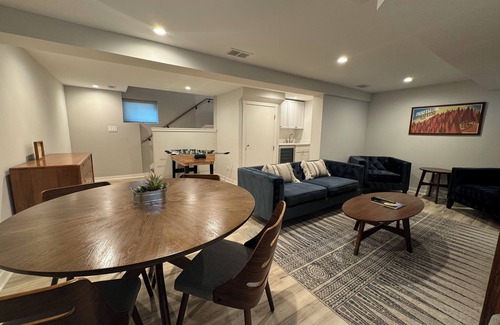 Oak Park Apartment | Space&style New rehab, first flr + bsmt of duplex, driveway prkng, walk to train