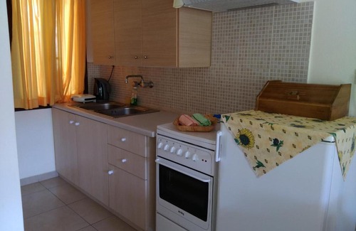 Ammoudara Villa | Spaceful apartment with veranda n garden