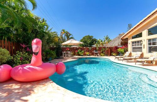 Deerfield Beach House | Spaces Sunny Oasis 4BR Retreat with 2 King Beds, Amazing Pool, near South Florida Beaches