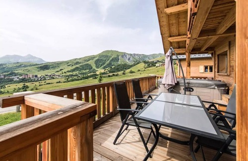 Villarembert Ski Chalet | Spacious chalet apartment with Jacuzzi
