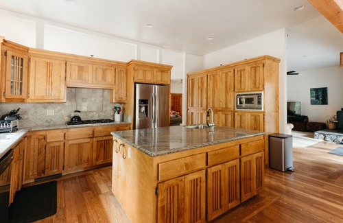 Lake Almanor Country Club House | Spacious Lake House Getaway. Private waterfall and pond! STARLINK INTERNET
