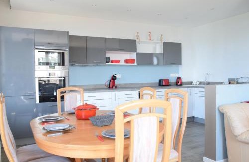 Evian-les-Bains Apartment | Spacieux appartement à Évian-les-Bains avec balcon et garage - FR-1-498-48