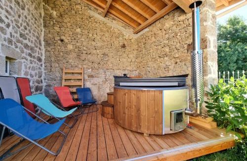 Usson-en-Forez House | Spacieux gîte avec bain nordique et wifi à Usson-en-Forez - FR-1-496-359
