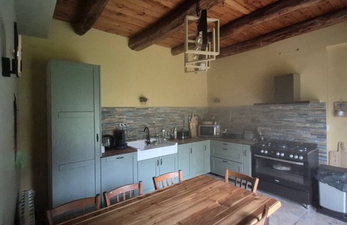 Egliseneuve-d'Entraigues House | Spacious Auvergne House 170m² - 8 Pers - Nature in Volcano Park