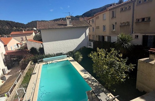 Amelie-les-Bains-Palalda Apartment | Spacious A/C F4, terrace, garage for 8, city-center Amélie-les-Bains