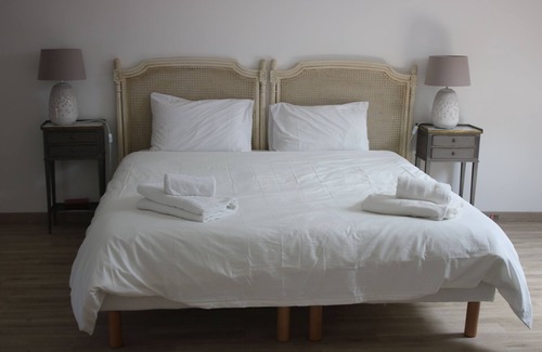 Lunas Other | Spacious Renovated Farmhouse with Swimming Pool - Sleeps 14