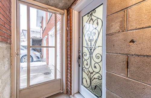 Mississauga House | Spacious 1+1 Bed 1 Bath house in Mississauga