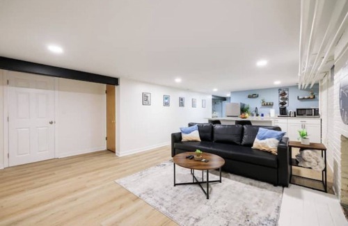 Richmond Apartment | Spacious 1 bedroom, 1 bathroom unit w/private entrance, on site parking+laundry