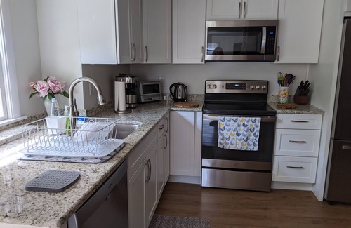 Bedford Apartment | Spacious 1 bedroom apartment in Lexington MA, surrounded by nature trails