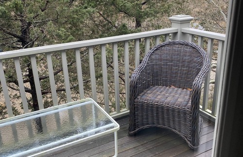 Nantucket Town Apartment | Spacious 1 bedroom/bath loft apartment 1 mile to town with outdoor deck & shower