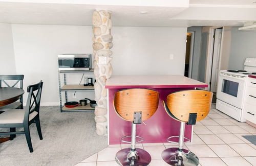 Layton House | Spacious 1-Bedroom Basement Apartment