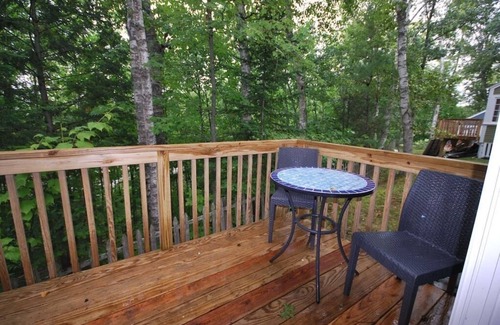 Edgecomb Cottage | Spacious 1 Bedroom Cottage Close to Everything 3