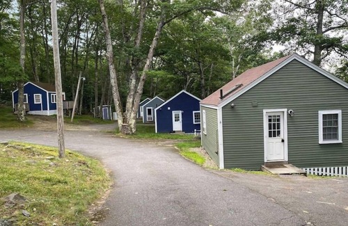 Edgecomb Cottage | Spacious 1 Bedroom Cottage Close to Everything 1