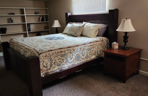 West University Apartment | Spacious 1 bedroom, free wifi, laundry, kitchen. Walk to UNR and Casinos.