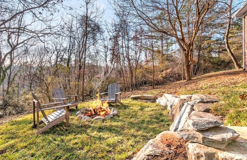 Woodfin Apartment | Spacious 1 Bedroom Guest Suite; Private entrance; less than 10 min DT AVL!