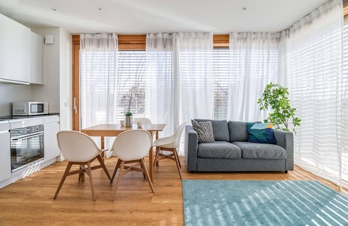 Neudorf-Weimershof Apartment | Spacious 1-Bedroom Apartment with Parking - 10 Mins to Airport/Train Station